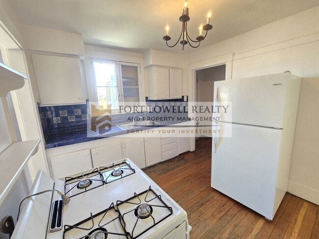 Photo - 646-648 E 8th St Unit 8thSt648