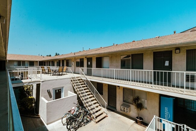 Photo - 18407 Dearborn Street