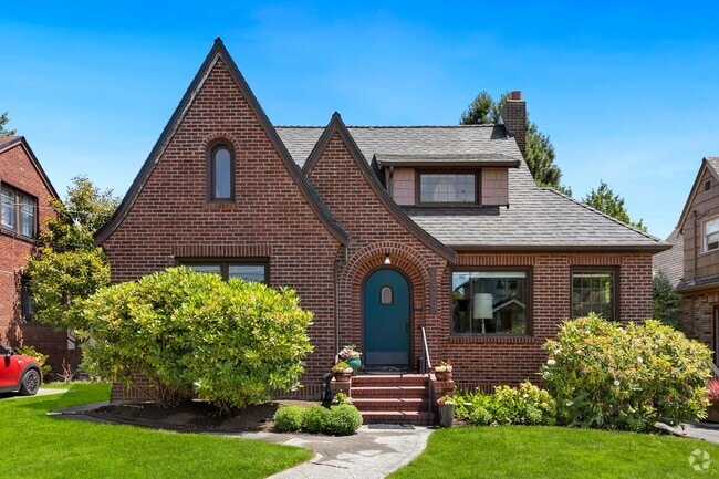 Building Photo - 1526 Thorndyke Ave W Rental