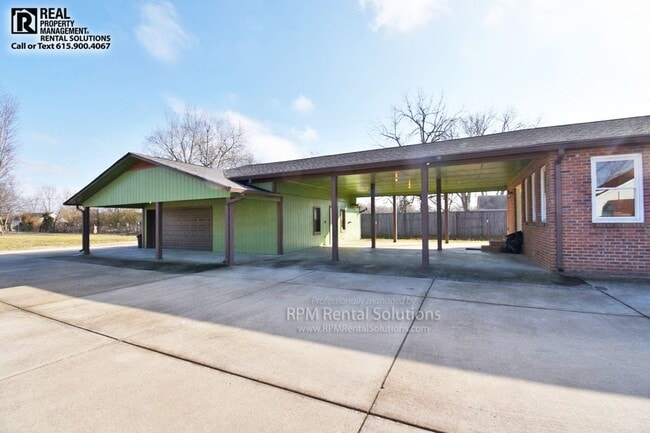 Building Photo - 3BR/2BA one level, carport+detached garage/workshop, washer/dryer included, on 1.6 acres in M'boro!