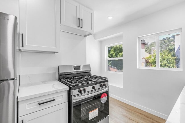 Building Photo - 4021 Griffin Ave Unit 4031 Rental