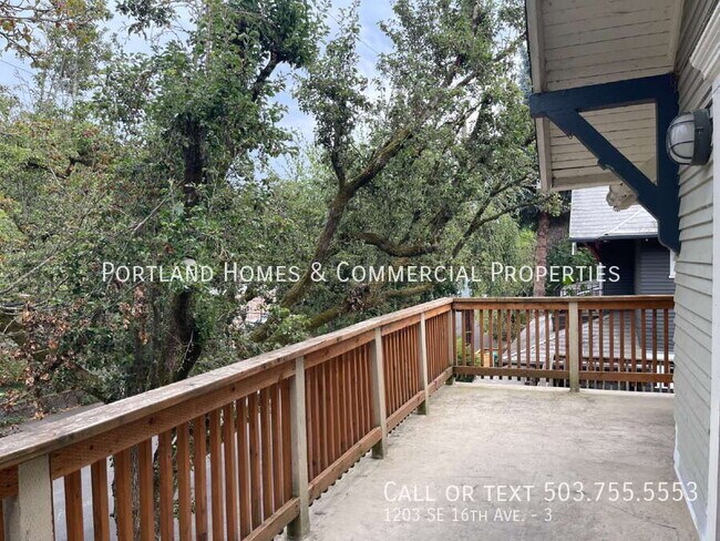 1203 SE 16th Ave Unit 3