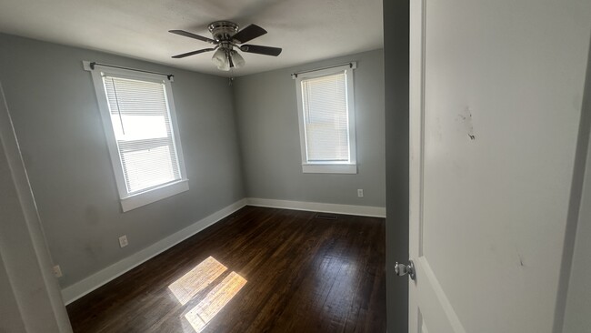 Photo - 415 Samuel Moore Pkwy