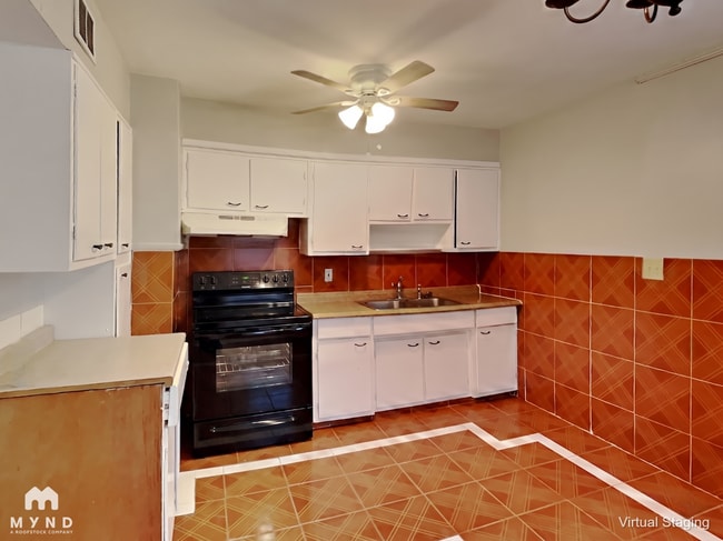 Photo - 730 Hill St