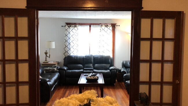 Photo - 307 Tompkins St Unit 2