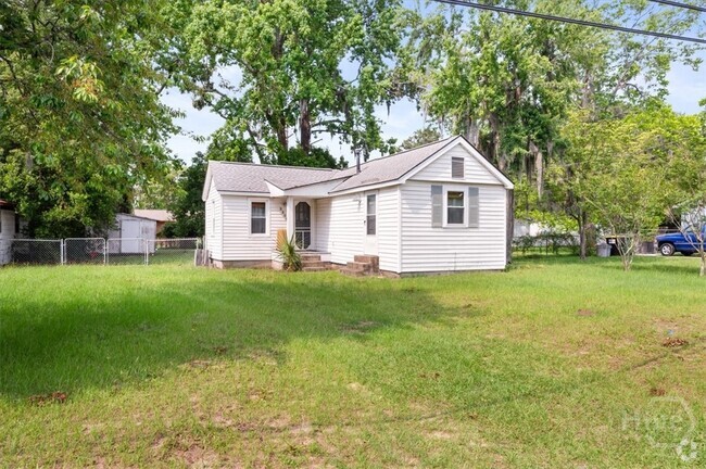 Building Photo - 2208 E 56th St Rental