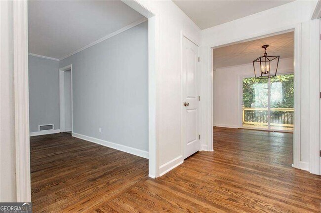 Photo - 3560 Dunn St SE