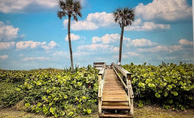 Building Photo - 6399 Azure Ln Unit a5