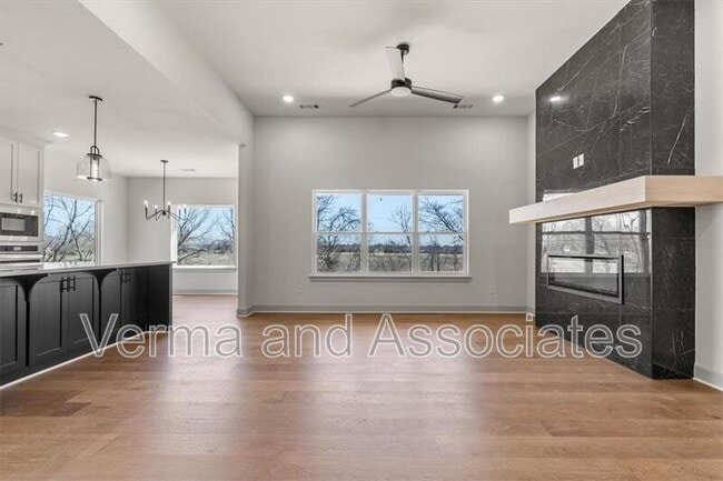 Photo - 1050 Whistler St