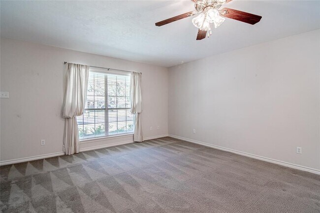 Photo - 203 Pine Valley