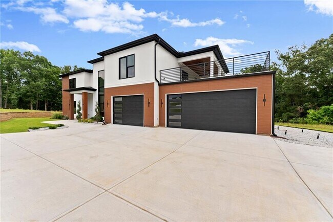 Photo - 151 S Pointe Dr