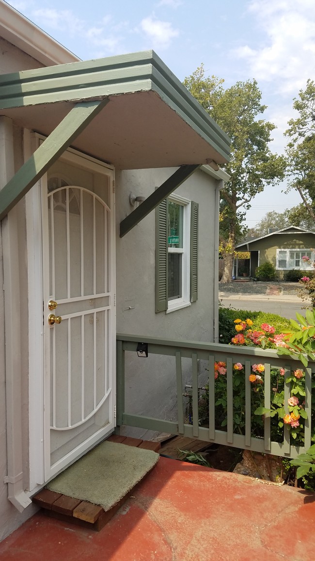 Front Porch - 2300 39th St Apartments Unit Near UC Davis Med Center
