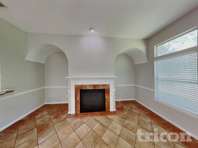 Photo - 928 Heritage Lakes Dr