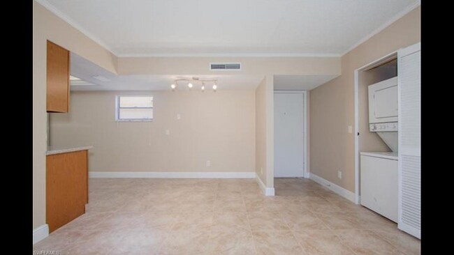 Dining Area - 12471 McGregor Blvd Unit 12501 McGregor Blvd