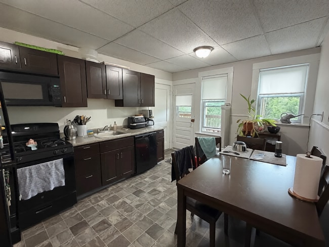 Building Photo - 27 Lourdes Ave