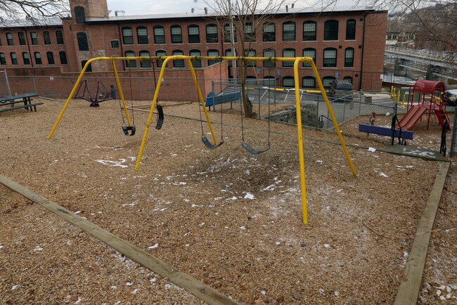 Photo - Glenark Landing Apartments