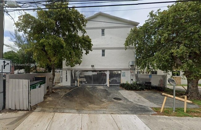 Building Photo - 1153 SW 7th St Unit 1 Rental