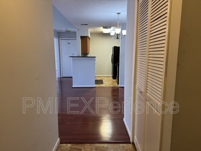 Photo - 8931 Town Center Cir Unidad Apt 305B