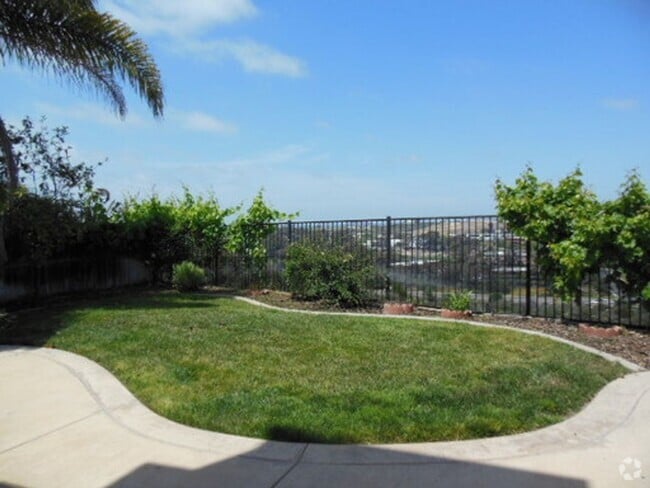 Building Photo - 5BD 2.5BA House in Carlsbad