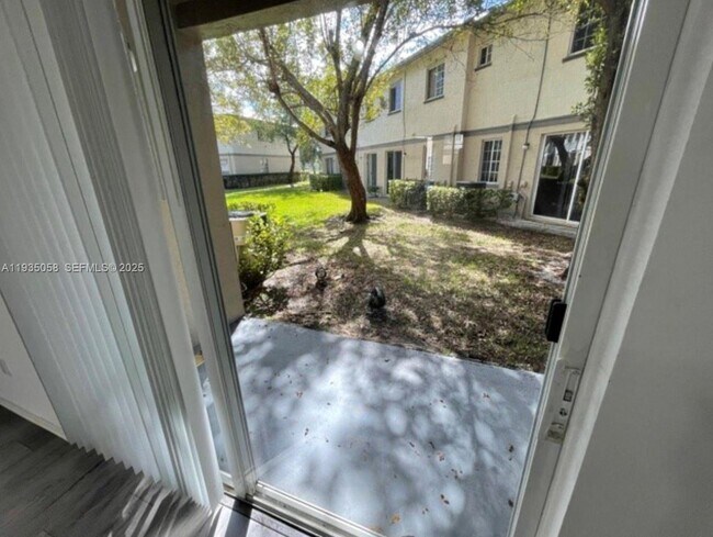 Photo - 1979 Freeport Ln Unit 1979