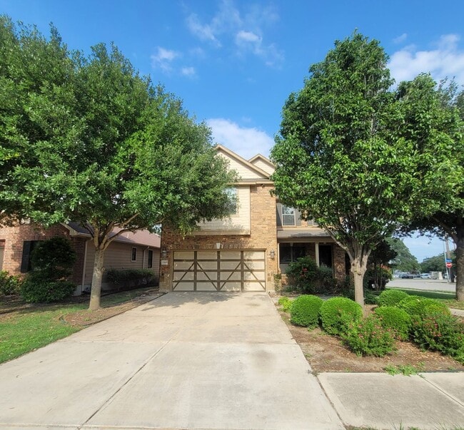 Building Photo - Great home ready for move in. NE