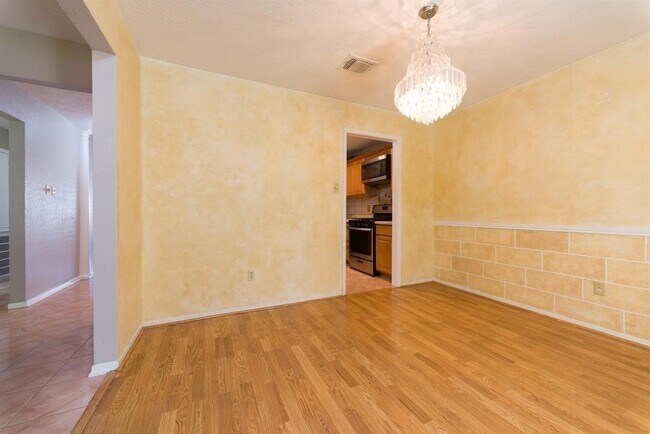 16031 Windom Dr