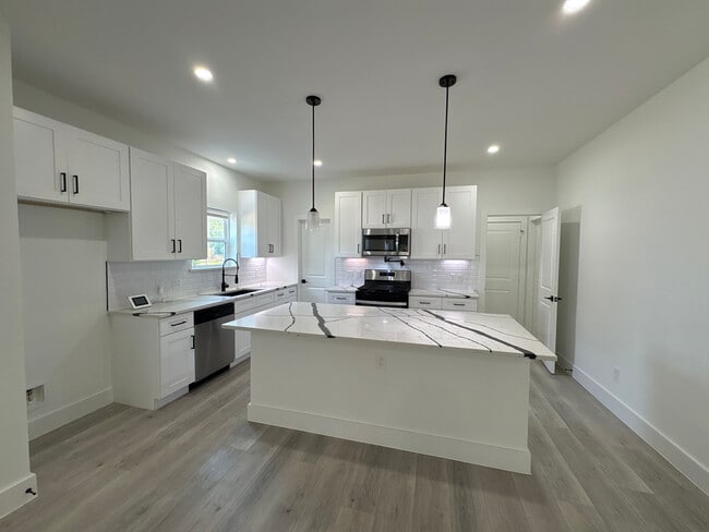 Photo - Room in Duplex on Wendelkin St