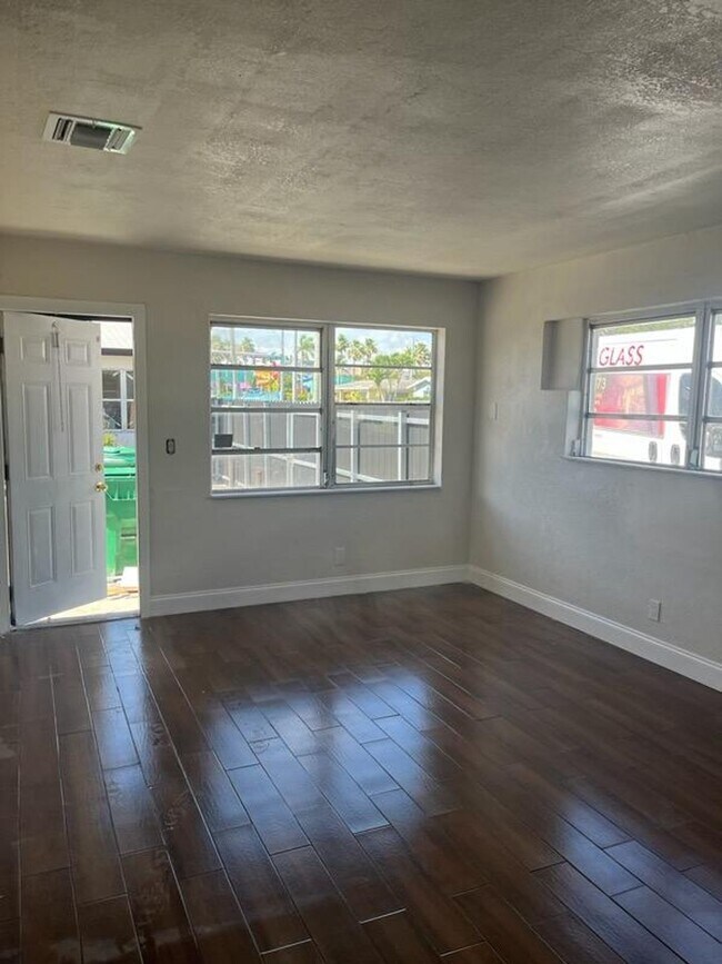 2300 Avenue S Unit 7