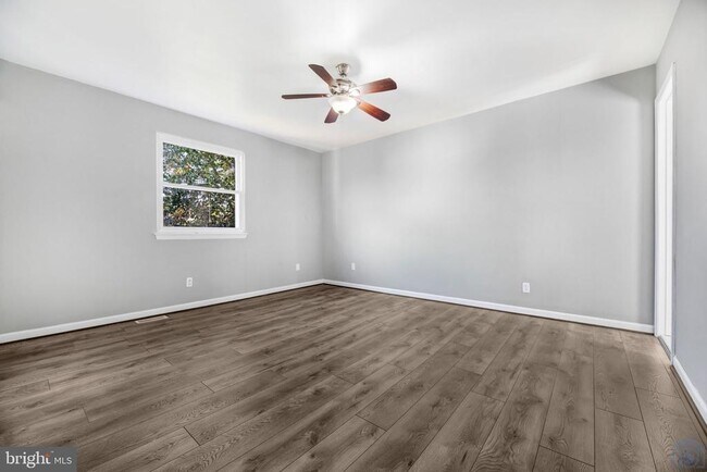 Photo - 421 Gatewood Ct