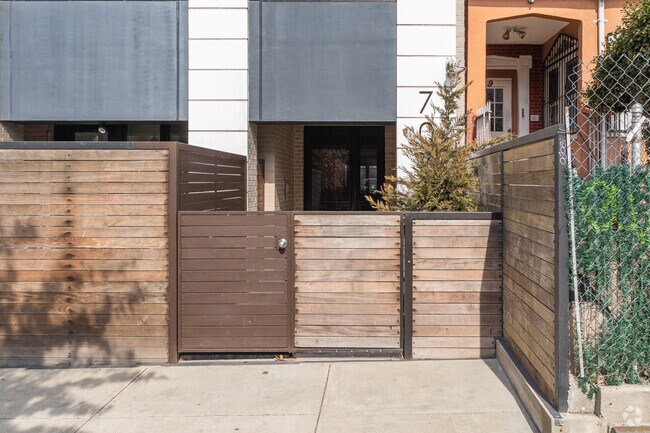 Photo - 707 Willoughby Ave