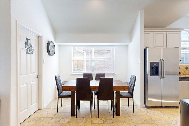 Photo - 18 Avenswood Pl