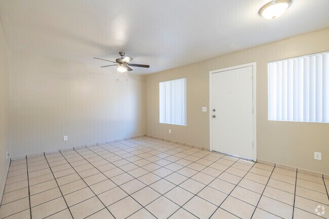 1BR, 1BA - 525SF - Living Room