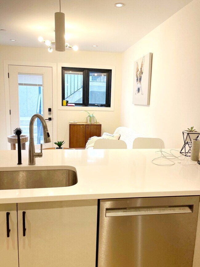 Photo - 282 E 18th Ave