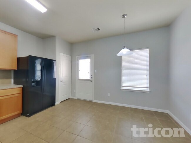 Photo - 2122 Hackberry Bank Ln