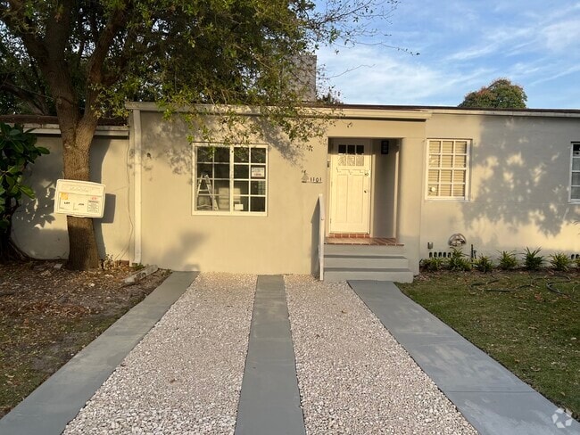Building Photo - 1101 SW 25th Ave Rental