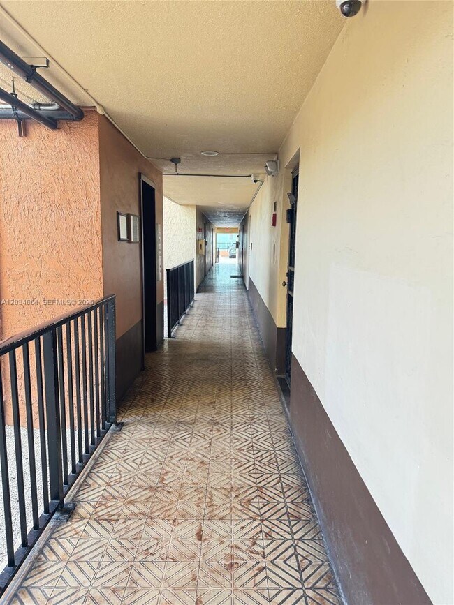 Photo - 677 SW 9th Ave Unit 407