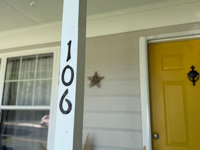 Photo - 106 Westwood Cir