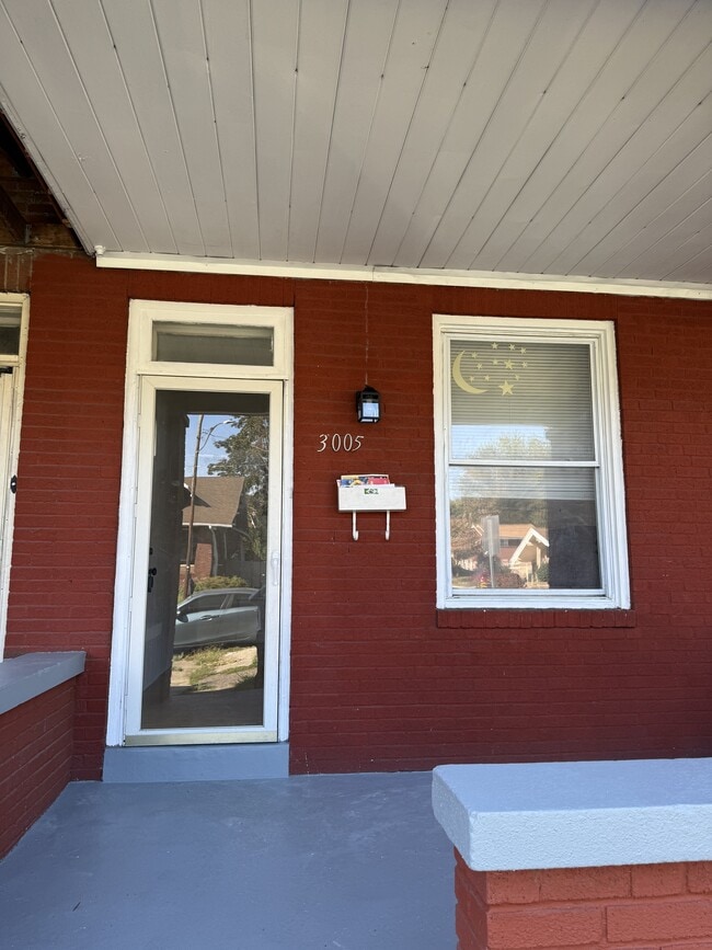 Photo - 3005 Derry St