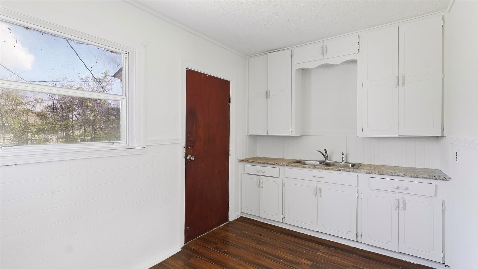 Photo - 410 Clinton Park St