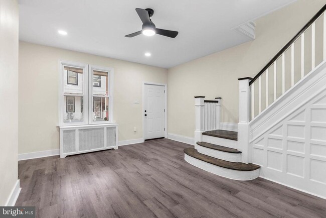 Building Photo - 1748 N Lindenwood St Rental