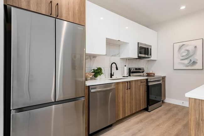 023_1a4_L 1895 Mapleway Dr057