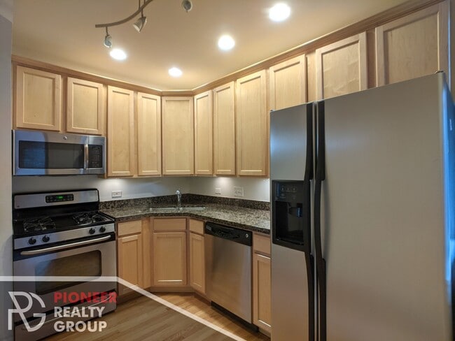 Building Photo - 3254 N Clifton Ave Unit 2