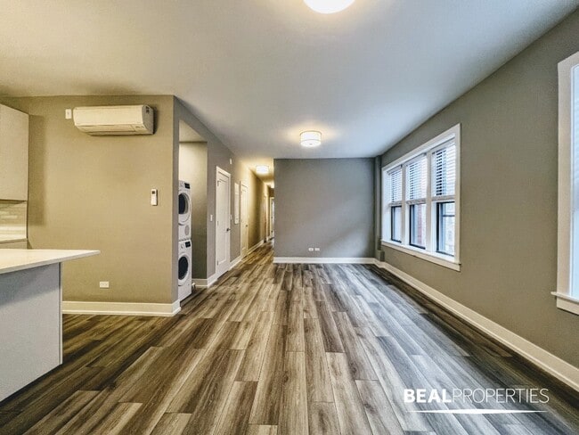 Photo - 3935 N Janssen Ave Unit 2