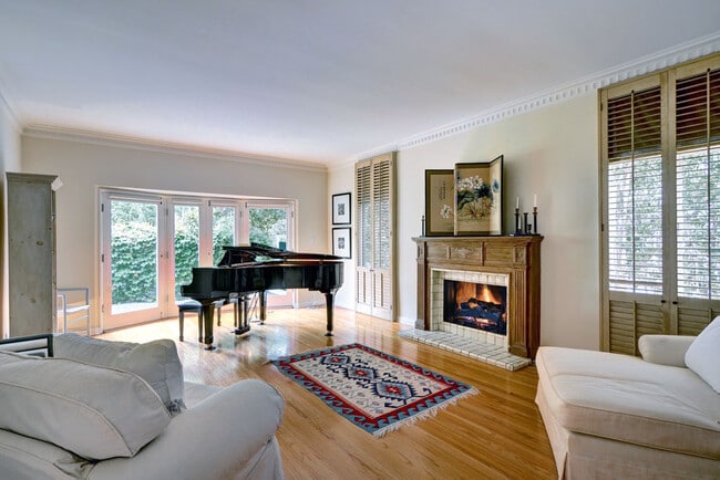 Photo - 755 N Harper Ave