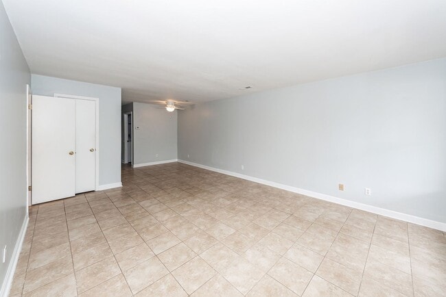 Photo - 2 Bedroom, 1.5 Bathroom Townhome in Island Bluff - James Island