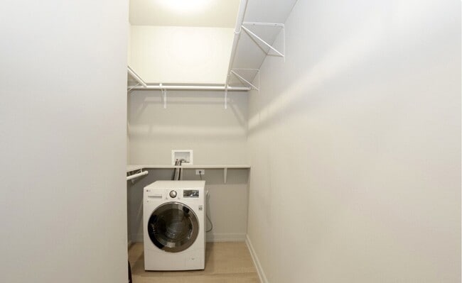 Photo - 810 N Clark St