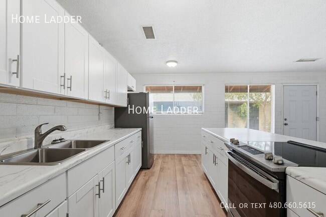 Photo - 1332 W 5th St Unit 8