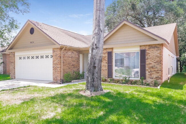 Photo - 9824 Sir Frederick St