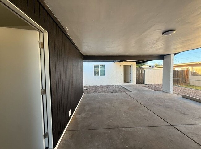 Building Photo - Scottsdale/Tempe Beautifully Remodeled 3 bed 2 bath with Yard!