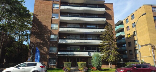 Photo - 240 Cosburn Ave